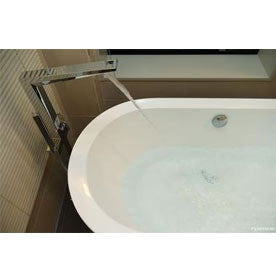 Come pulire una vasca da bagno in acrilico (o Résicryl®): i nostri consigli per la manutenzione