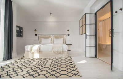 Come creare una suite matrimoniale con bagno aperto sulla camera da letto?